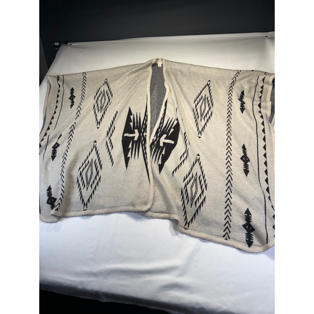 Southwestern Geometric Open Front Poncho Knit Wrap Cream Black O/S L-4455